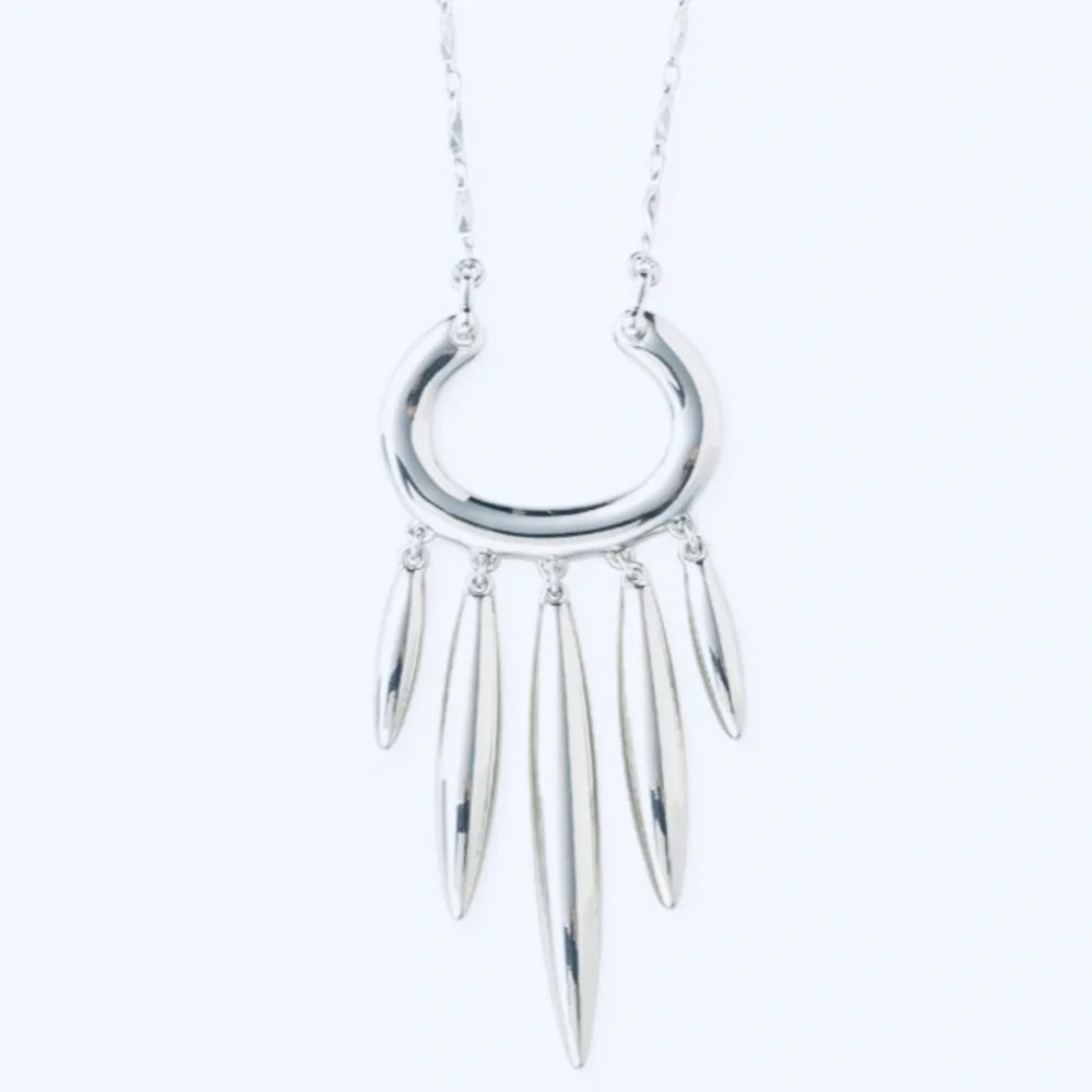 :: S&D [Retired] Silver Nahla Necklace - Picture 2 of 4